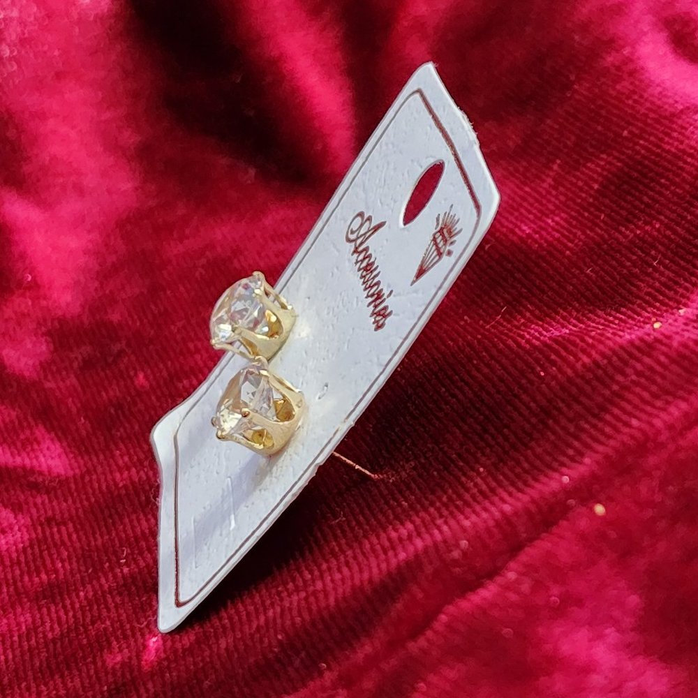 Golden color Earring. condition new